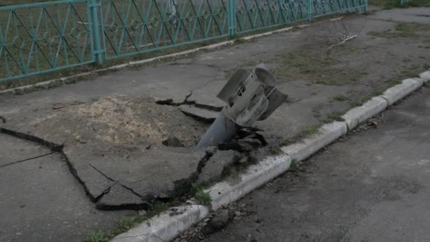Rus roketi asfalta sıkışmış. - Video, Çekim