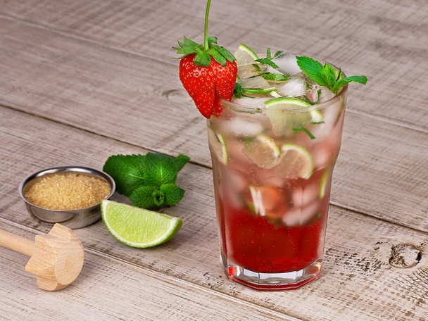 Strawberry mojito cocktail - Zdjęcie, obraz