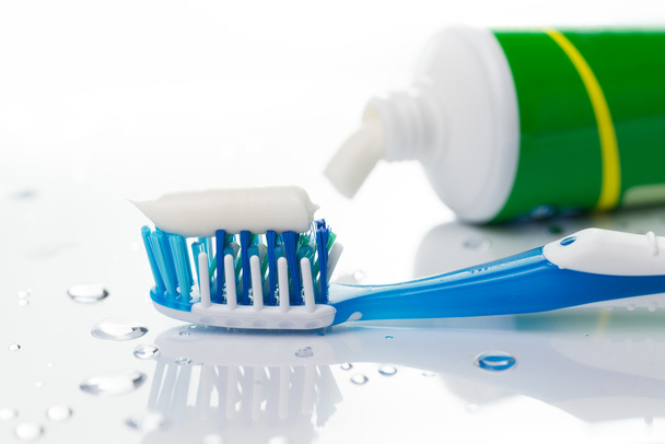 Cepillo de dientes y pasta dental - Foto, Imagen