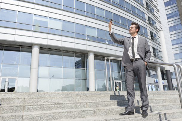 businessman taking selfie - Фото, зображення