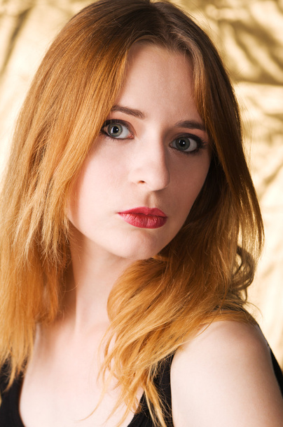 Closeup portrait of a beautiful young woman - Foto, Imagem