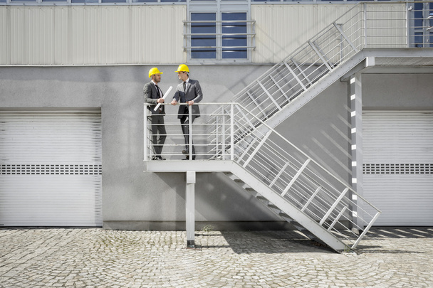 businessmen  discussing on stairway - Foto, afbeelding