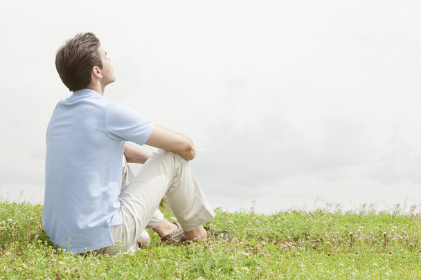 Man sitting on grass - Zdjęcie, obraz