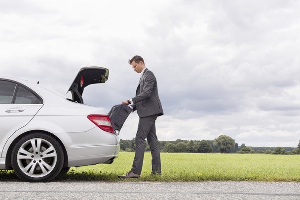 Businessman taking suitcase from car - Foto, immagini