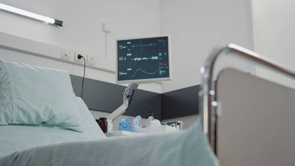 Nabız ve sağlık kontrolü için kalp atış hızı monitörünü kapat - Fotoğraf, Görsel