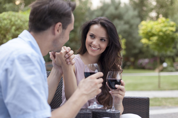 Couple having red wine in park - Fotografie, Obrázek
