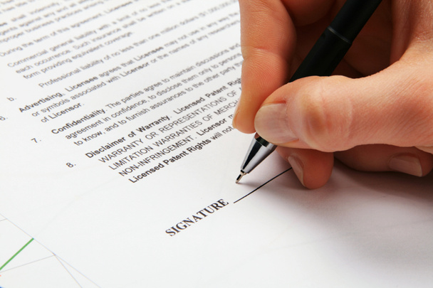 Signature d'un contrat de licence générique
 - Photo, image