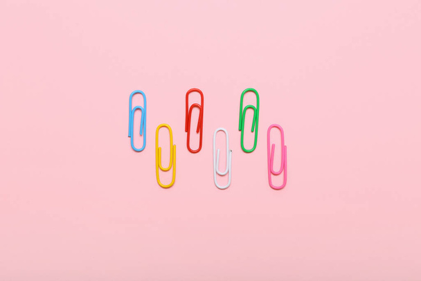 Colorful paper clips on pink background - Photo, Image