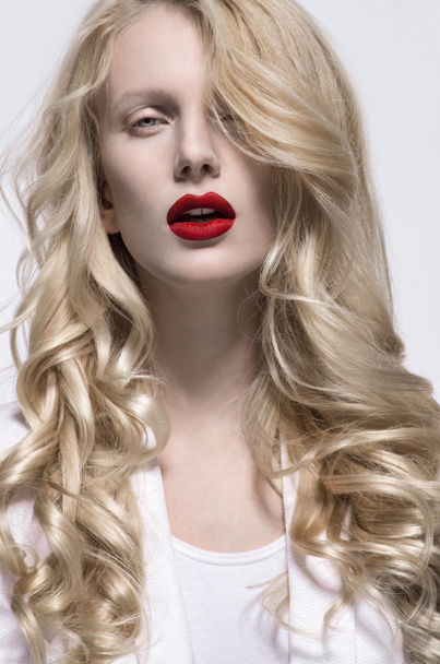 Woman with red lips - Foto, Bild