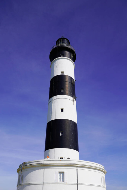 Phare de Chassiron in Island D'Oleron in French Charente with stripedwhite black lighthouse in blue sky France - Foto, immagini