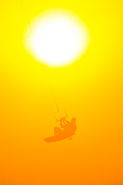 Kiter na tle słońca - Zdjęcie, obraz