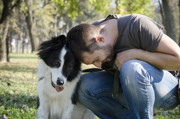Человек со своей собакой
 - Фото, изображение