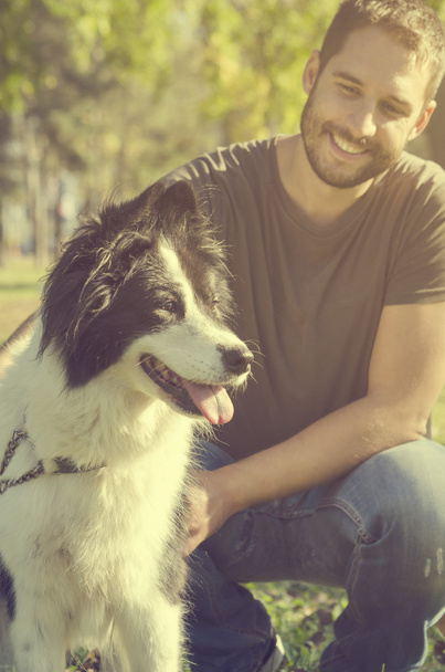 Человек со своей собакой
 - Фото, изображение