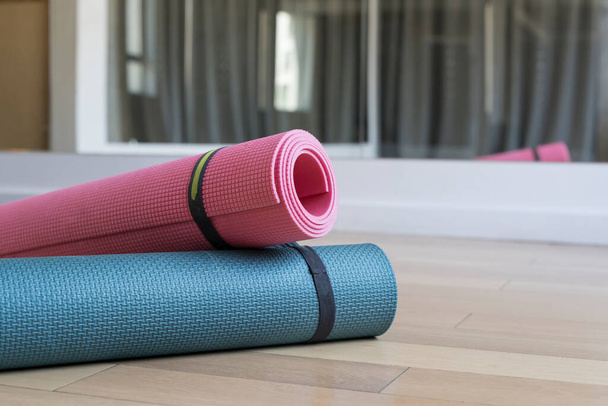 Yoga mats on the floor in the interior of the class gym for yoga, fitness and sports. Healthy lifestyle, meditation concept. - Zdjęcie, obraz