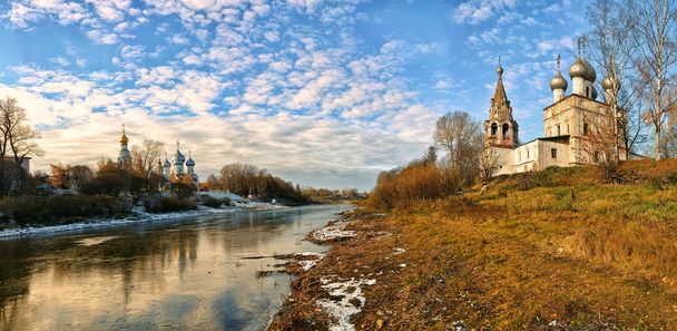 Eglise de la ville de Vologda par une belle journée ensoleillée
 - Photo, image