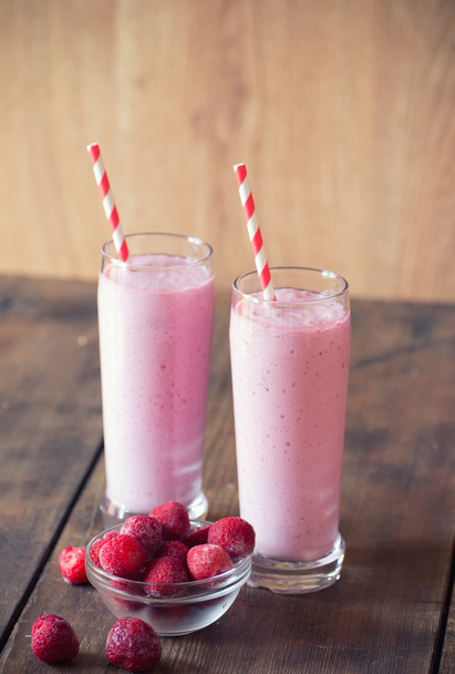 Cocktail jäädytettyjä mansikoita jogurtti
 - Valokuva, kuva