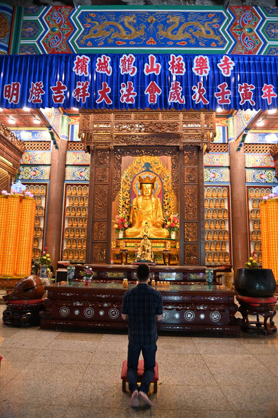 Georgetown, Penang Malesia - 17. toukokuuta 2022 Kek Lok Si temppeli. Hilltop temppeli ominaista värikäs, monimutkainen sisustus ja monet Buddha patsaat. - Valokuva, kuva