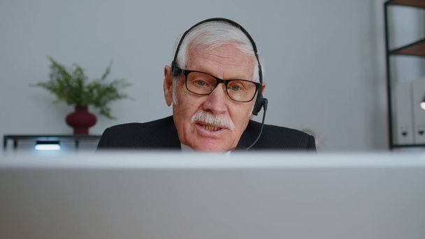 Senior old businessman wearing headset working in office, call center, conference, support agent - Φωτογραφία, εικόνα