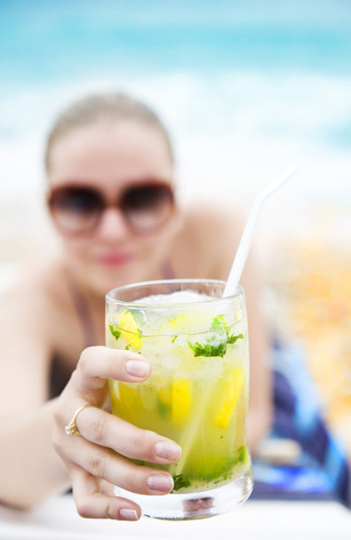Closeup on cold refreshing cocktail - 写真・画像