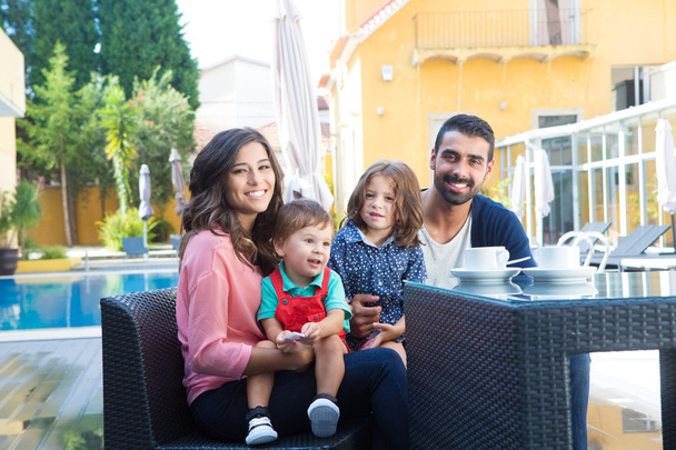 Family close to the pool - Foto, Imagen