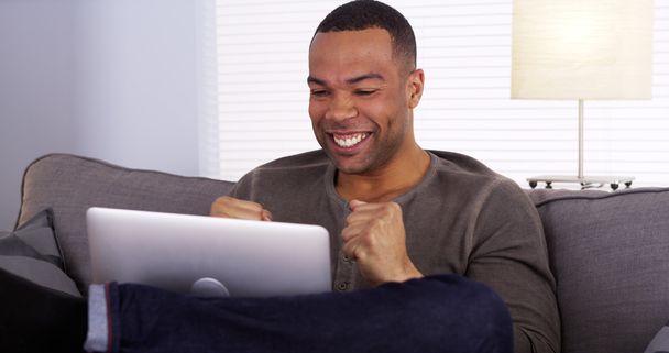 Black guy streaming the game on his laptop - Zdjęcie, obraz