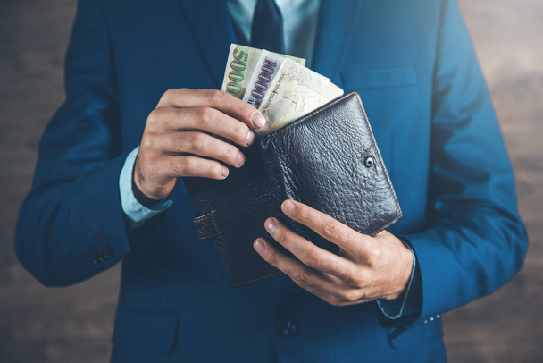 man hand  holding money with wallet - Zdjęcie, obraz
