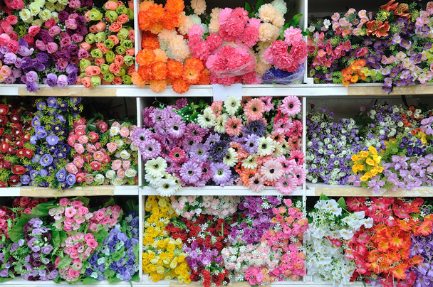 Monenlaisia keinotekoisesti kukkia
 - Valokuva, kuva