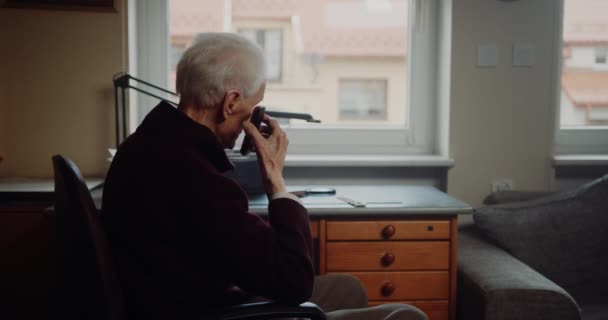 Porträt eines alten Rentners. - Filmmaterial, Video
