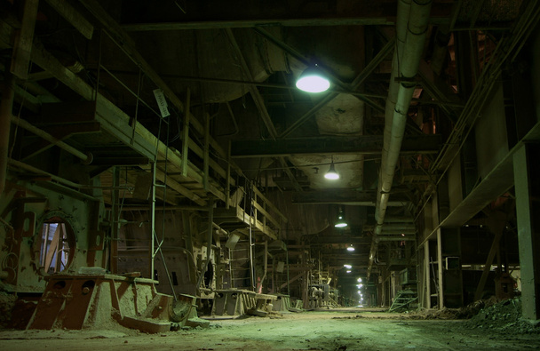 Старый заброшенный завод
 - Фото, изображение