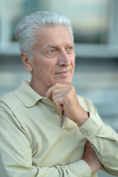 Senior man thinking - Фото, зображення