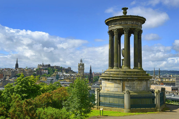 Edinburgh, Burns Monument  Pillared rotunda temple by Thomas Hamilton, 1830. Scotland's most famous poet Robert Burns (1759-1796) lived in Edinburgh. Scotland, UK - Photo, Image