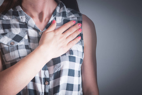 young girl has chest pain - 写真・画像
