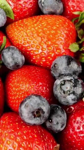 Pile of summer juicy ripe strawberries and blueberries berries rotate slowly on turntable. - Footage, Video