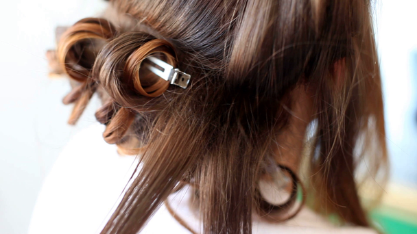 Stylist arricciacapelli capelli della sposa
 - Filmati, video