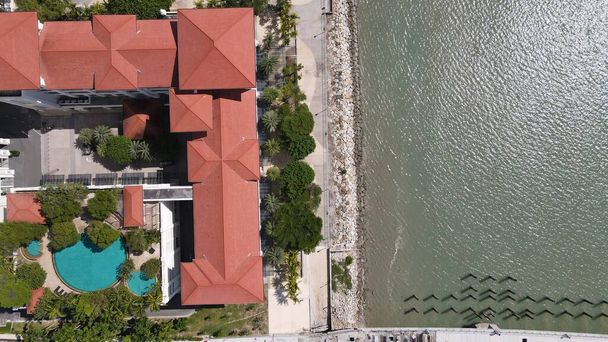 Georgetown, Penang Malasia - 20 de mayo de 2022: El muelle del Estrecho, edificios emblemáticos y aldeas a lo largo de sus playas circundantes - Foto, Imagen