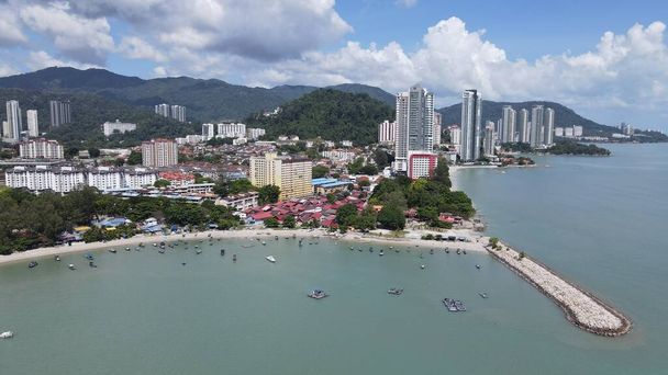 Джорджтаун, Пенанг Малайзия - 20 мая 2022 года: набережная Проливов, исторические здания и деревни вдоль окружающих пляжей - Фото, изображение