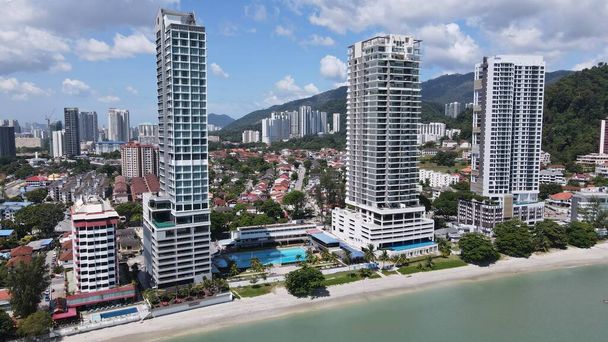 Джорджтаун, Пенанг Малайзия - 20 мая 2022 года: набережная Проливов, исторические здания и деревни вдоль окружающих пляжей - Фото, изображение