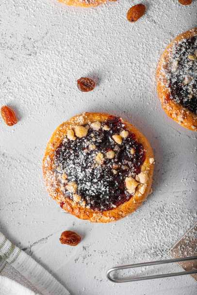 Delicious mini pies filled with jam plum jam - Foto, Bild