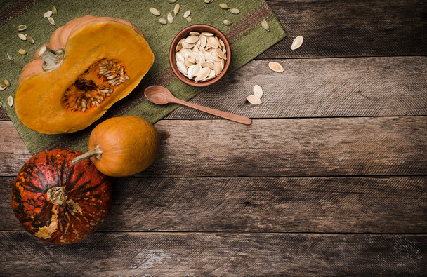 Rustic style pumpkins with seeds - Foto, afbeelding