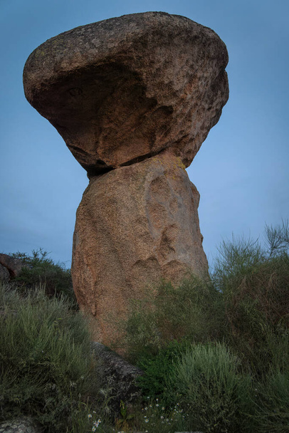 La Seta olarak bilinen kaya oluşumu. Barruecos 'un doğal alanı. Extremadura. İspanya. - Fotoğraf, Görsel