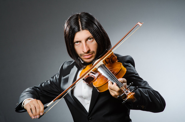 Hombre violinista en concepto musical - Foto, Imagen