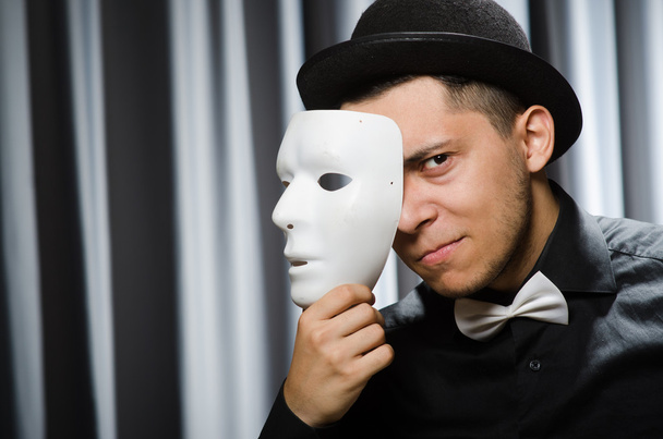 Vtipný koncept s divadelní maskou - Fotografie, Obrázek
