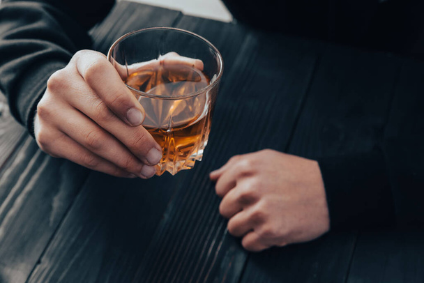 Closeup businessmen holding a glass of whiske - Фото, зображення