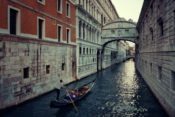 Híd Sóhajok, mint a híres mérföldkő Velencében Olaszország. - Fotó, kép