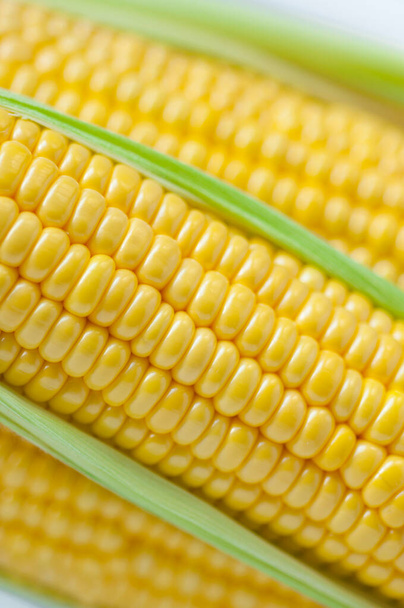Mais ist ein wichtiges Grundnahrungsmittel für den Menschen - Foto, Bild