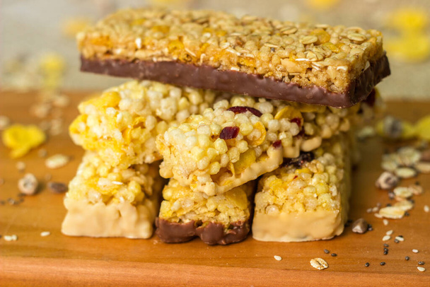 Healthy granola bars and cereals - Foto, afbeelding
