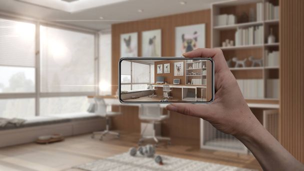 Hand holding smart phone, AR-toepassing, simuleren meubels en interieur producten in real home, architect designer concept, wazige achtergrond, huisdiervriendelijk kantoor - Foto, afbeelding