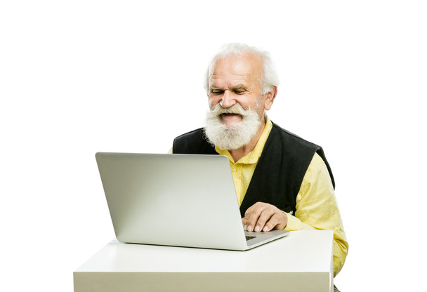 Old bearded man with laptop - Zdjęcie, obraz