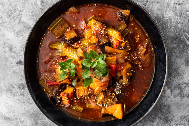 vegan turkish hot pot with eggplant celeri and potaotes in spicy broth with mixed herbs, healthy plant-based food recipes - Foto, imagen