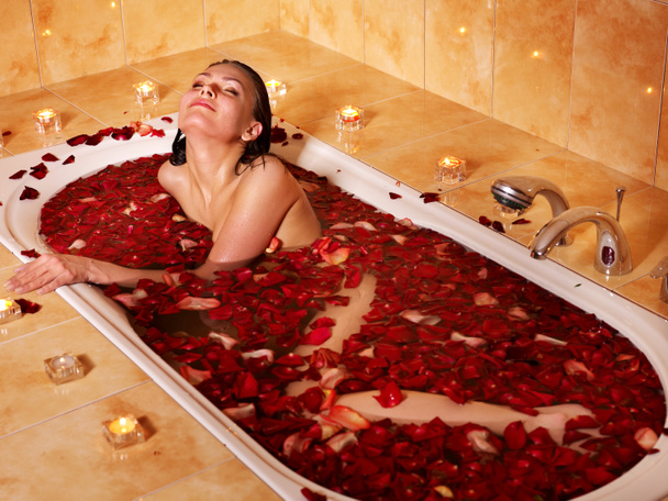 Mulher Relaxante em Bath. - Foto, Imagem